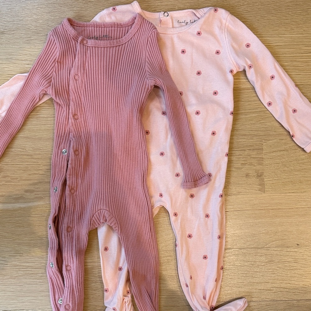 Lovely littles lot of 2 - Mauve Ribbed & Light Pink Floral Footie Set